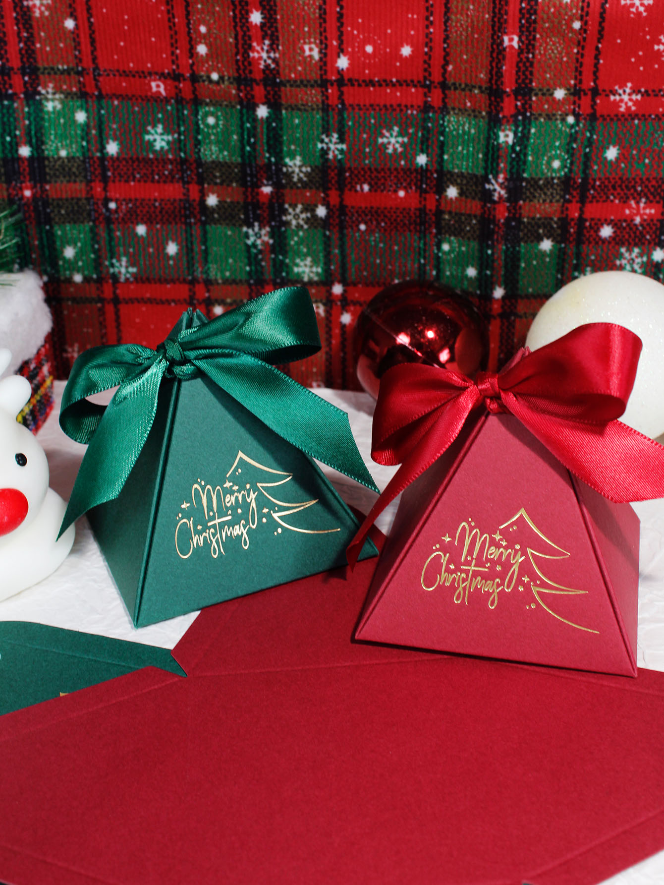 Christmas Triangle Box Candy G - đánh giá và giá Chocolate Snack